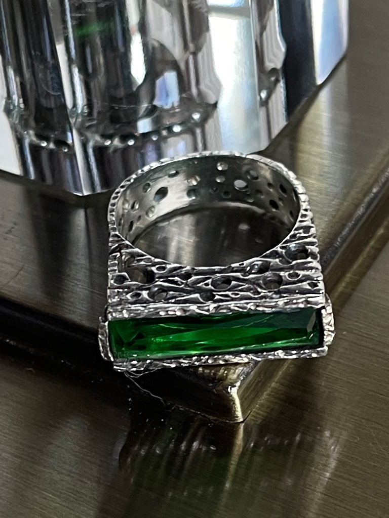 Emerald Sterling Silver Ring With Rectangular Green Gem